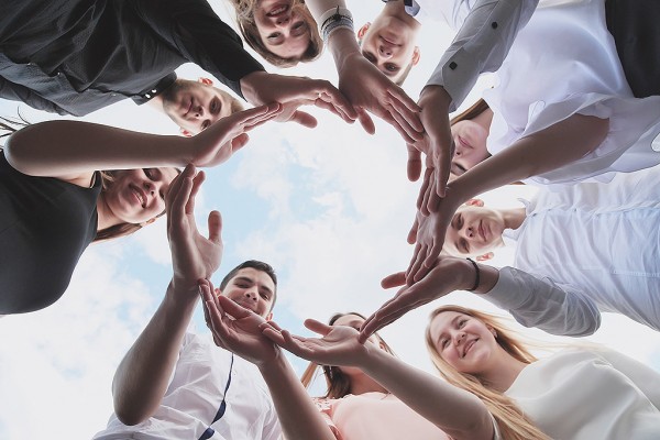 Menschen zusammenbringen